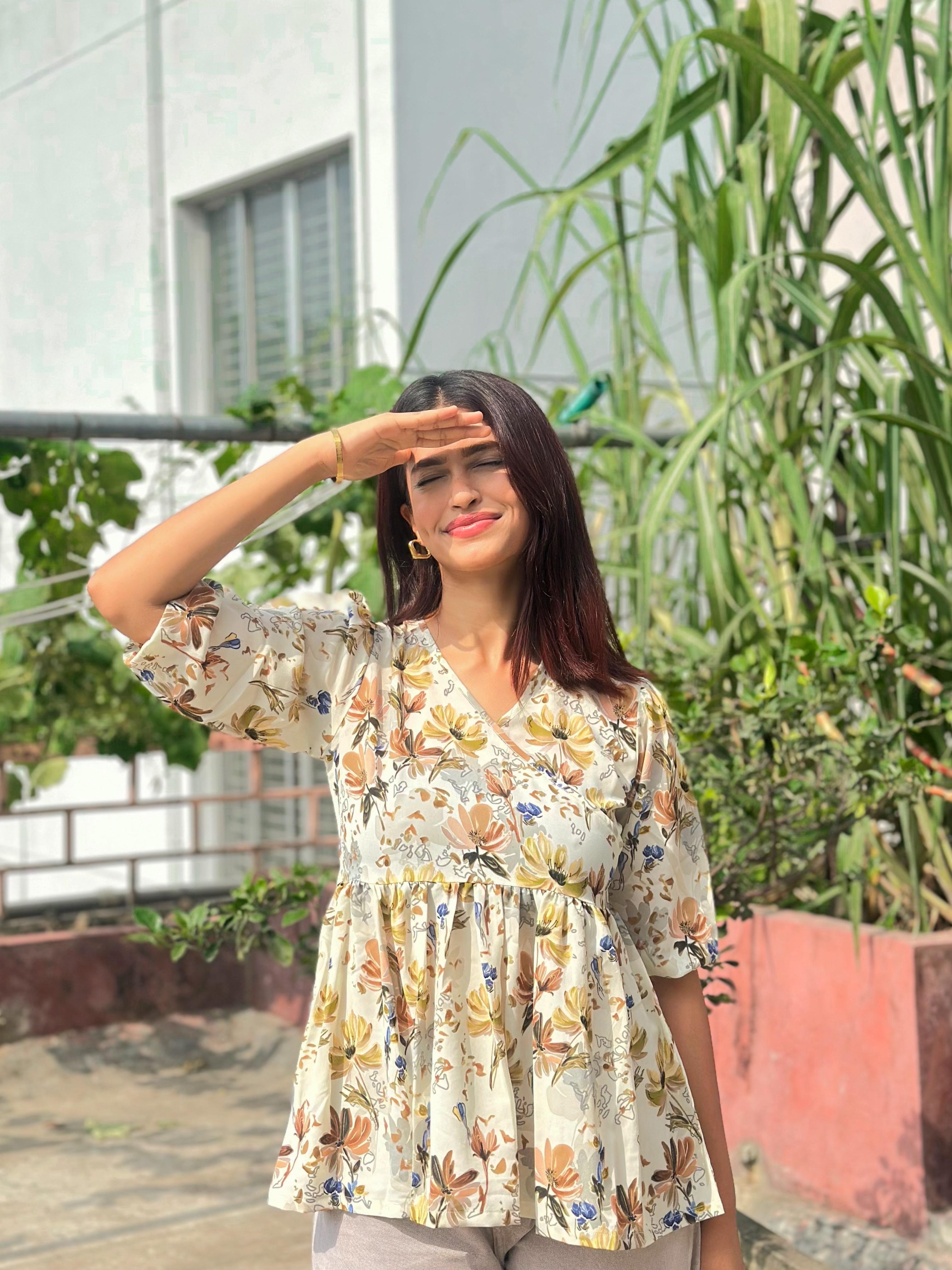 Floral Printed Crisscross Tie Front tops -Cream